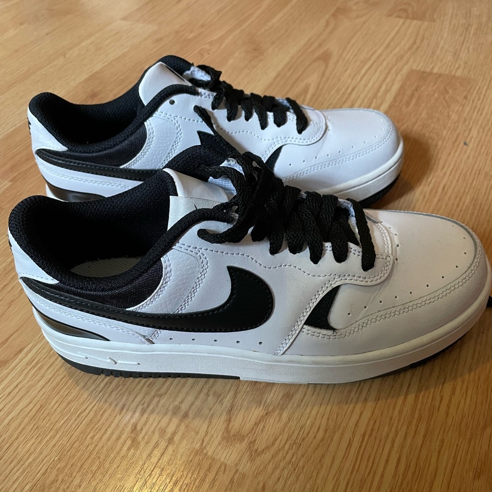 Nike Women’s Black and White Sneakers